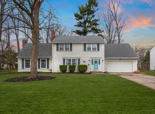 28610 Knickerbocker Rd, Bay Village, OH 44140