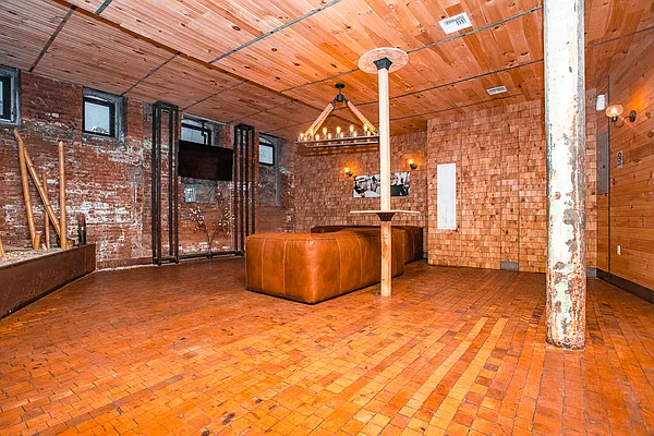 Rented by MySpaceNYC | media 14