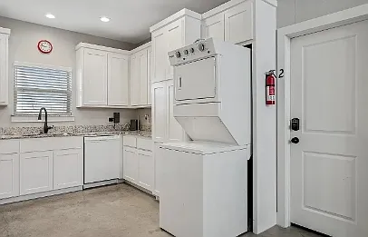 705 Maple Street - 3 — Photo 2