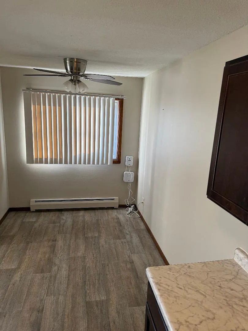 2 bed, $1,050 — Photo 4