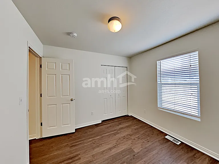4384 N Maple Dr — Photo 14