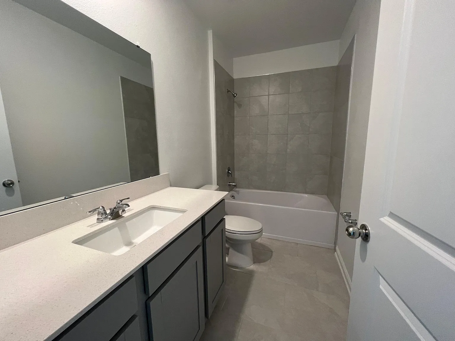 4 bed, 1936 sqft, $2,450 — Photo 3