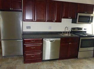 15 Rhode Island Ave, Newport, RI 02840