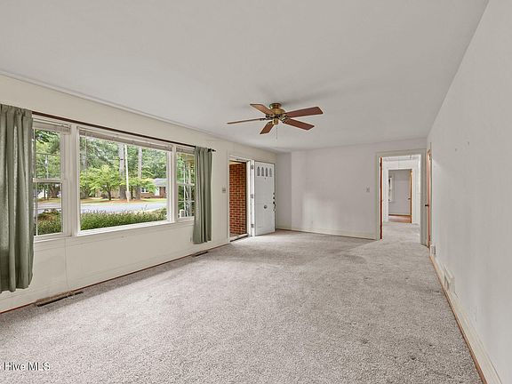 3rd image of 1201 N Overlook Drive