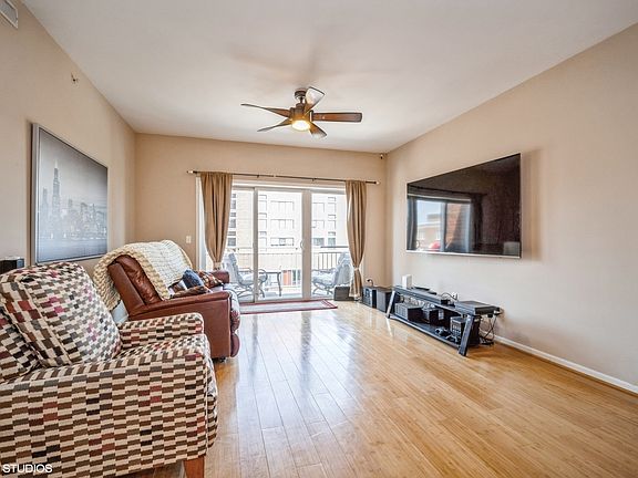 3rd image of 900 Lee St Unit 505