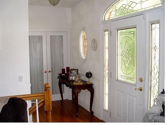 Entrance with great wooden flooring