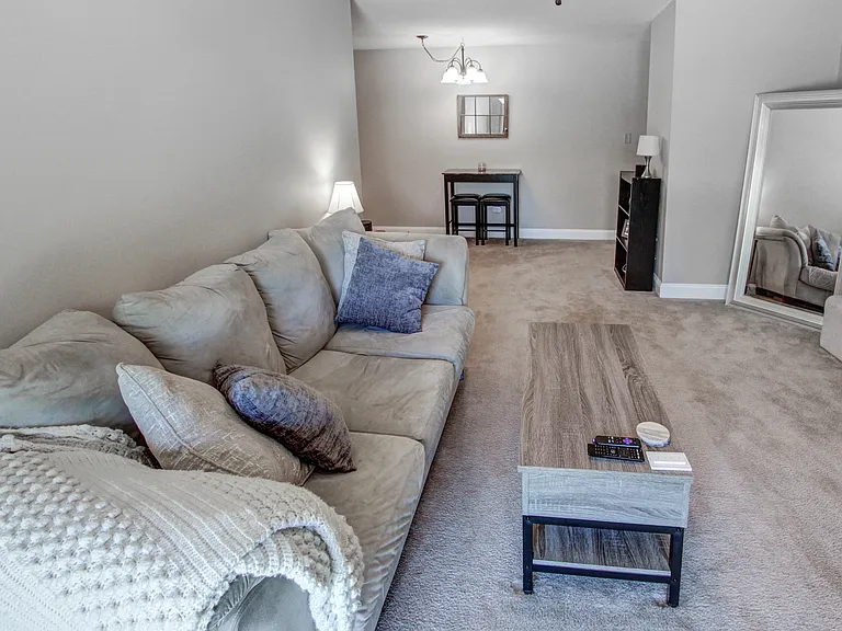Hollandale Apartments — Photo 46