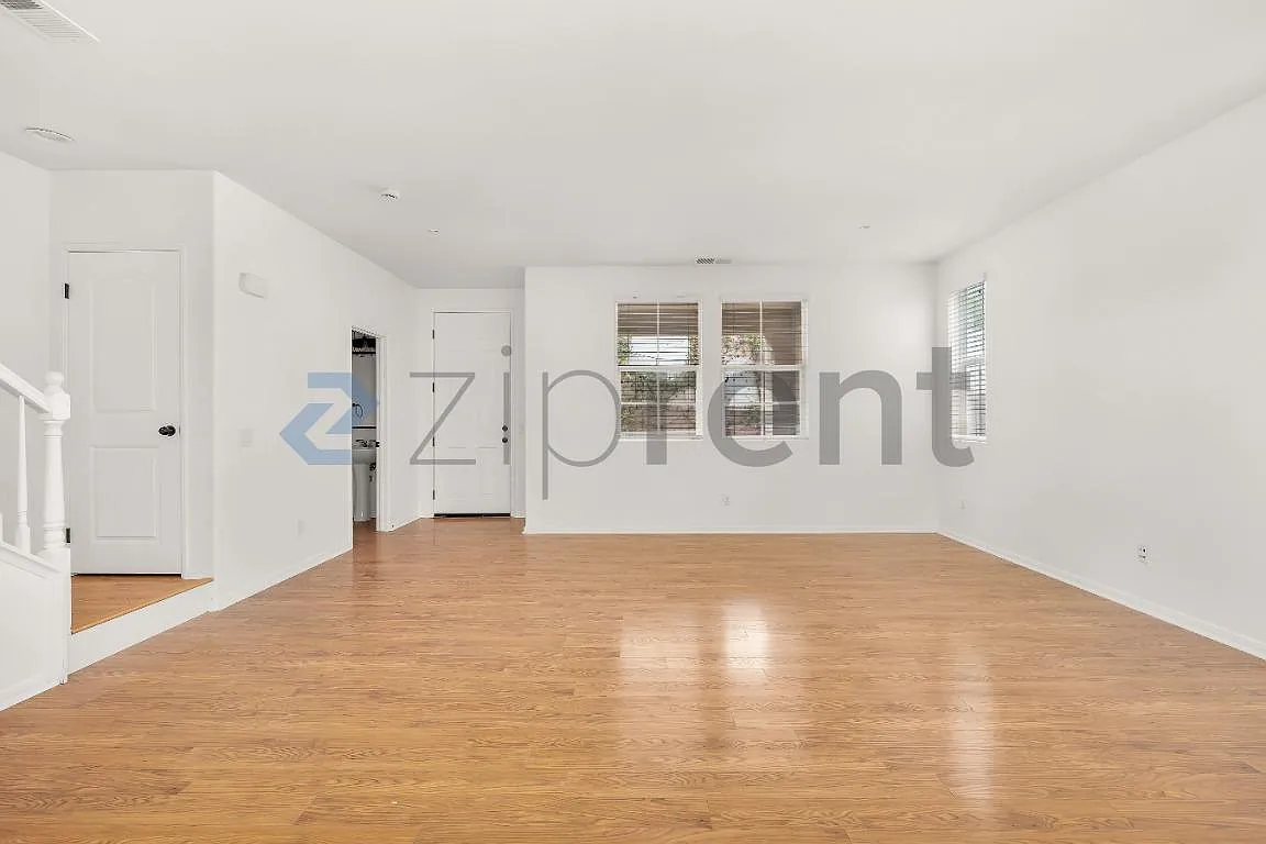 3 bed, 2.5 bath, 1621 sqft, $4,200 — Photo 1