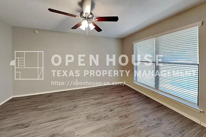 3 bed, 2.0 bath, 1437 sqft, $2,170 — Photo 3