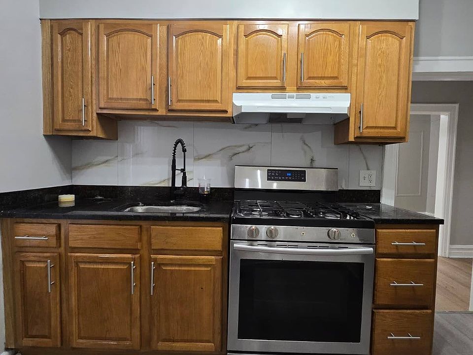 1st image of 236 Lexington Ave #3R