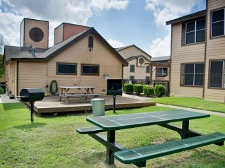 Hill Country Apartments — Photo 12