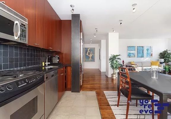 3rd image of 160 W 66th St APT 40E