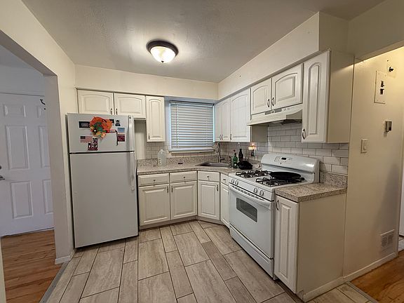 2nd image of 77 Ramapo Ave #2