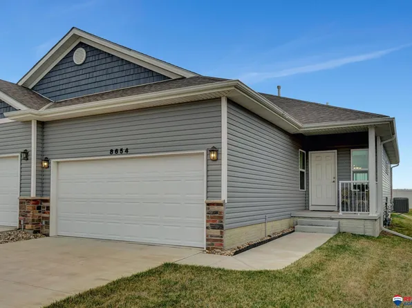 8654 Regent Dr, Lincoln, NE 68507