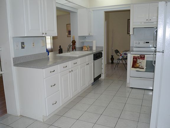 5th image of 8515 NW 59th Pl