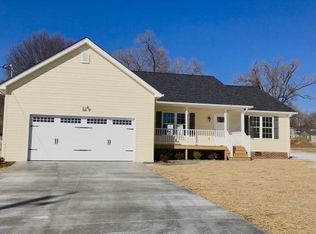 206 Crest Dr, Mt Carmel, TN 37645