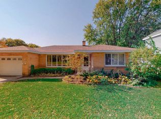 366 Wallace Ave, Crystal Lake, IL 60014