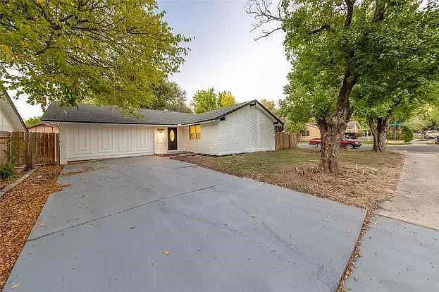 Building Photo - 5535 Pine Pl