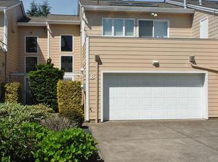 3930 NE Megginson St APT B, Newport, OR 97365