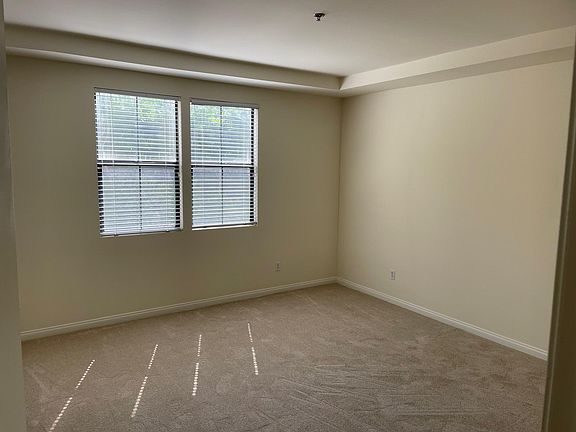 4th image of 540 N Rossmore Ave #205