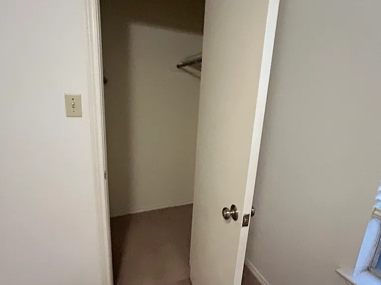 1302 Crescent St — Photo 17