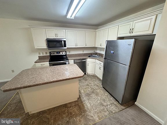 2nd image of 1103 S Schumaker Dr #C-303