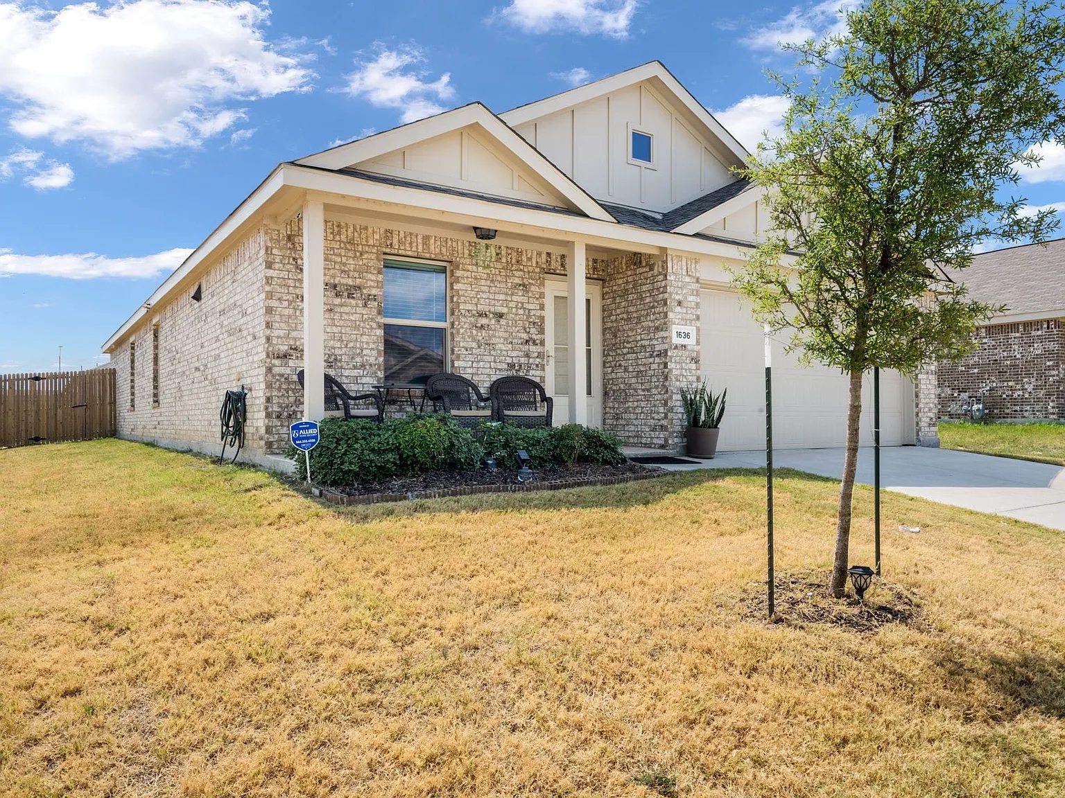 4 bed, 2.0 bath, 1712 sqft, $2,350 — Photo 2