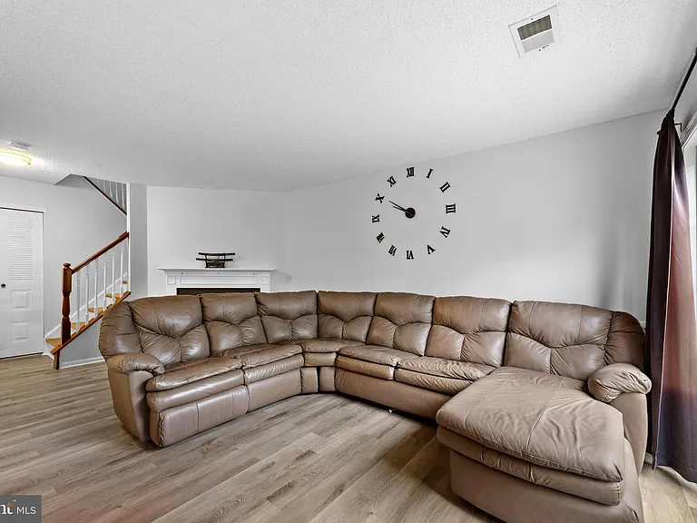 66 Cheverny Ct — Photo 5
