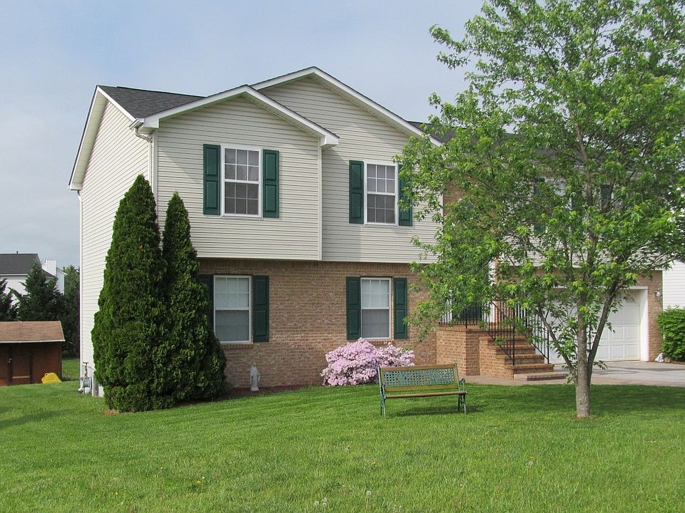 2nd image of 326 Montgomery Cir