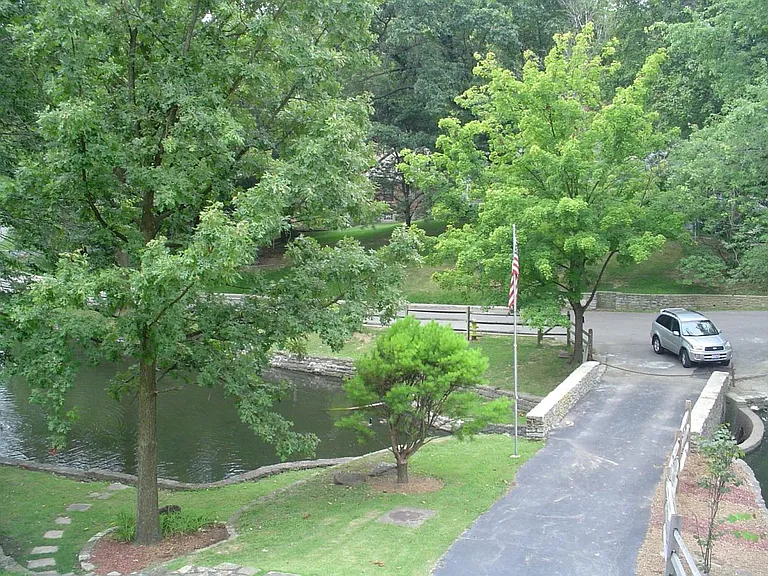 1650 Colonial Dr — Photo 34