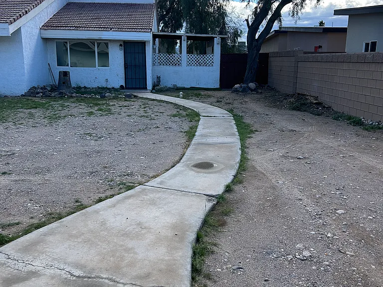 380 Riverfront Dr #B — Photo 3