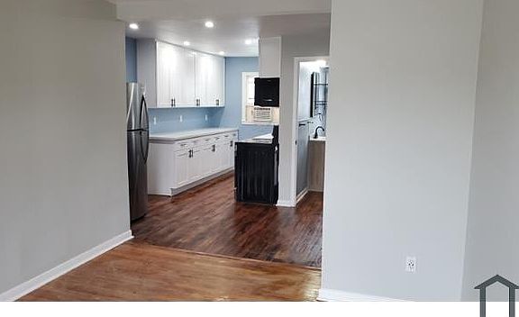 4th image of 619 13th St APT 4