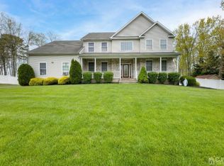 17 Rachel Ln, Monroe Township, NJ 08831