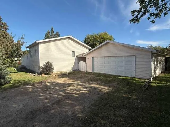 11137 W 92nd St, Peace River, AB T8S 1P6
