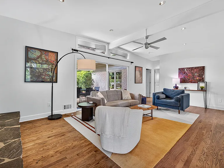 360 Elden Dr — Photo 27