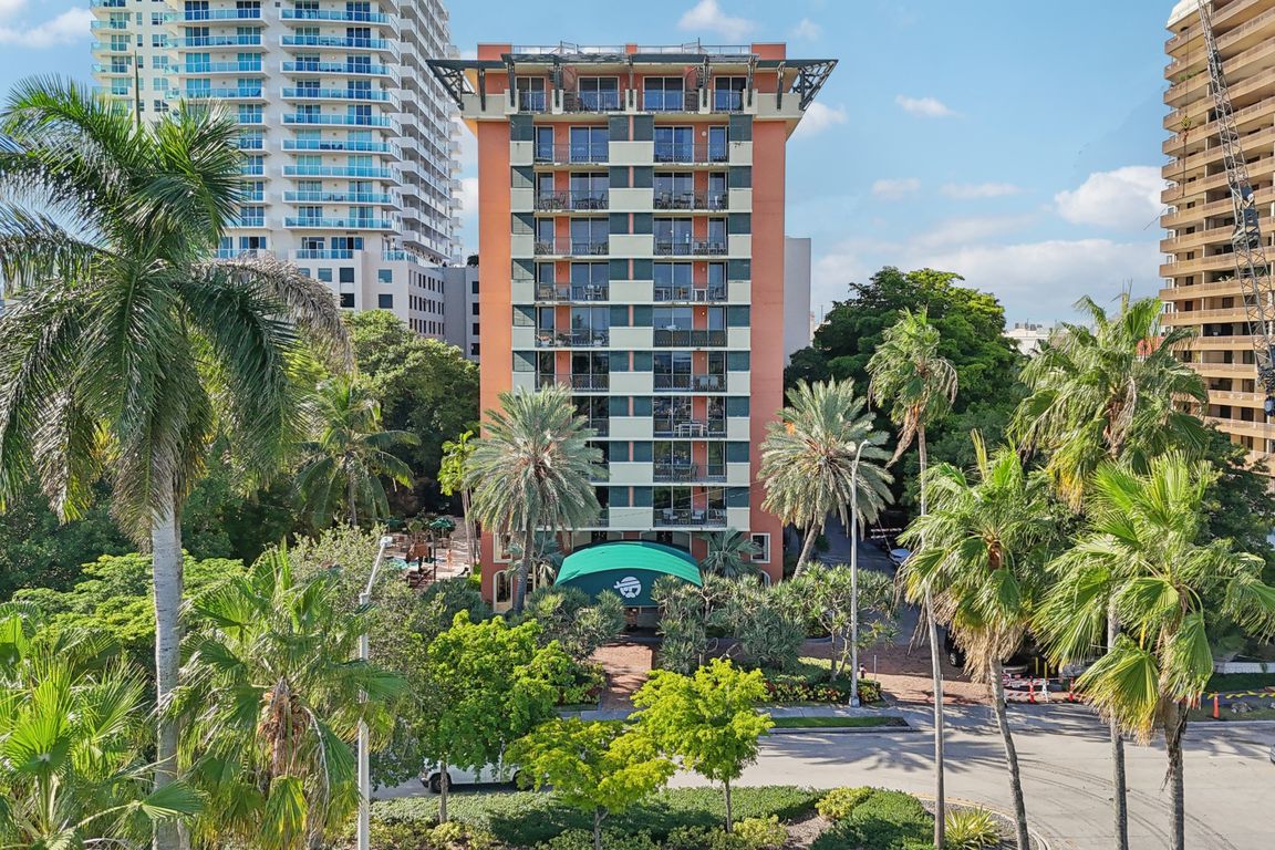 S Bayshore Dr-S0210-020.jpg