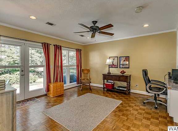 2nd image of 2912 Manchester Cir