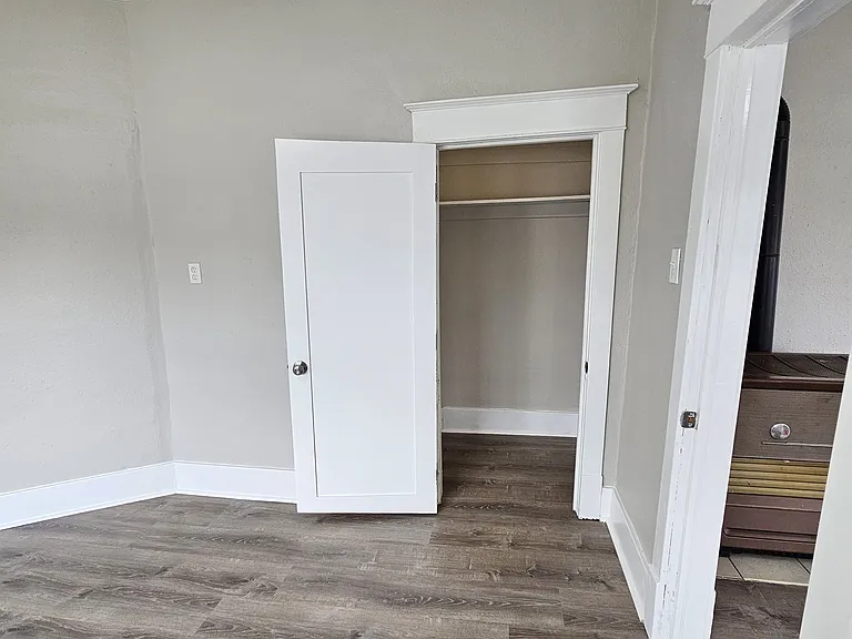 Bedroom 11'7" x 10'8"