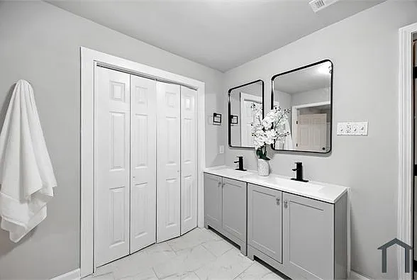 594 Robert Henry St — Photo 28
