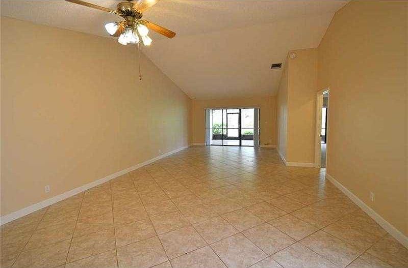 1st image of 358 Lakeside Ct