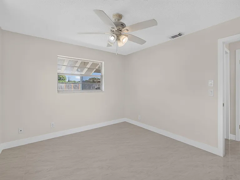 3943 Roan Ct W — Photo 20