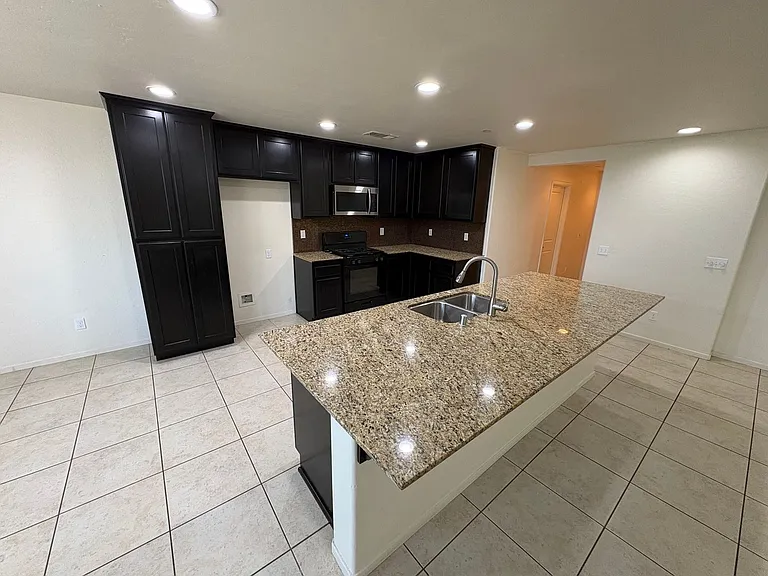 2132 E Sweet Ave — Photo 16