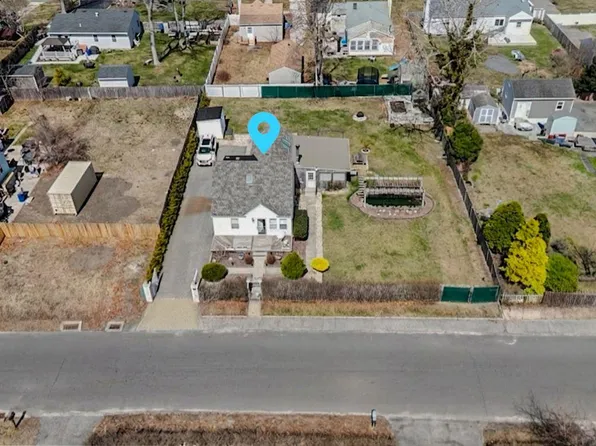 33 Manor Drive, Shirley, NY 11967