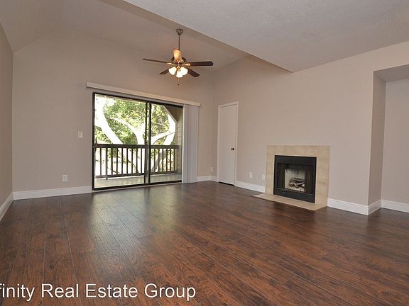 3rd image of 315 Lakepointe 301 Dr