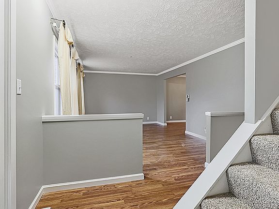 4th image of 2335 Brookwood Dr