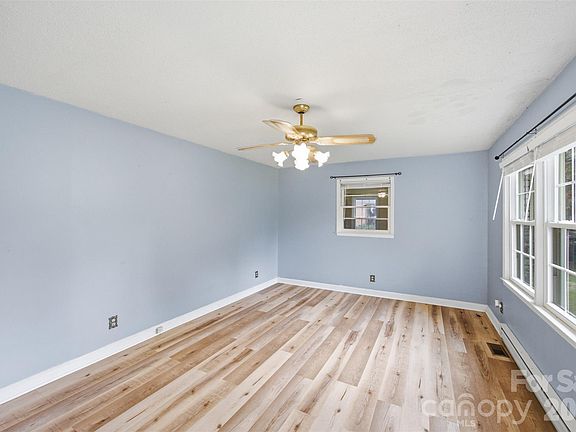 5th image of 204 Milton St