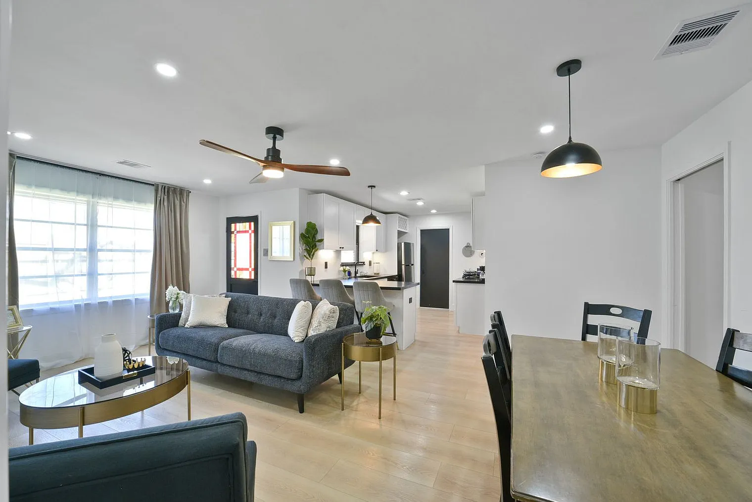 4 bed, 2.0 bath, 1216 sqft, $4,504 — Photo 1