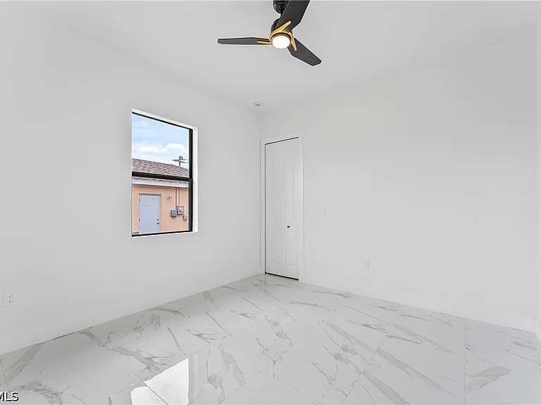 548 Long Island St E — Photo 26