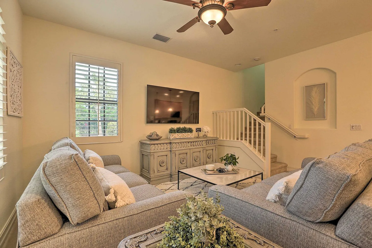 3 bed, 2.0 bath, 1732 sqft, $11,160 — Photo 2