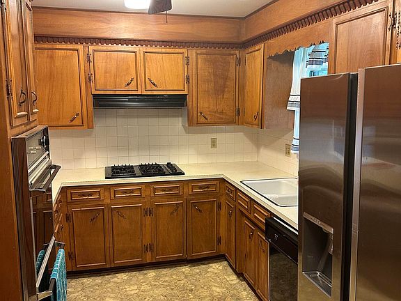 5th image of 624 Poinsetta Dr